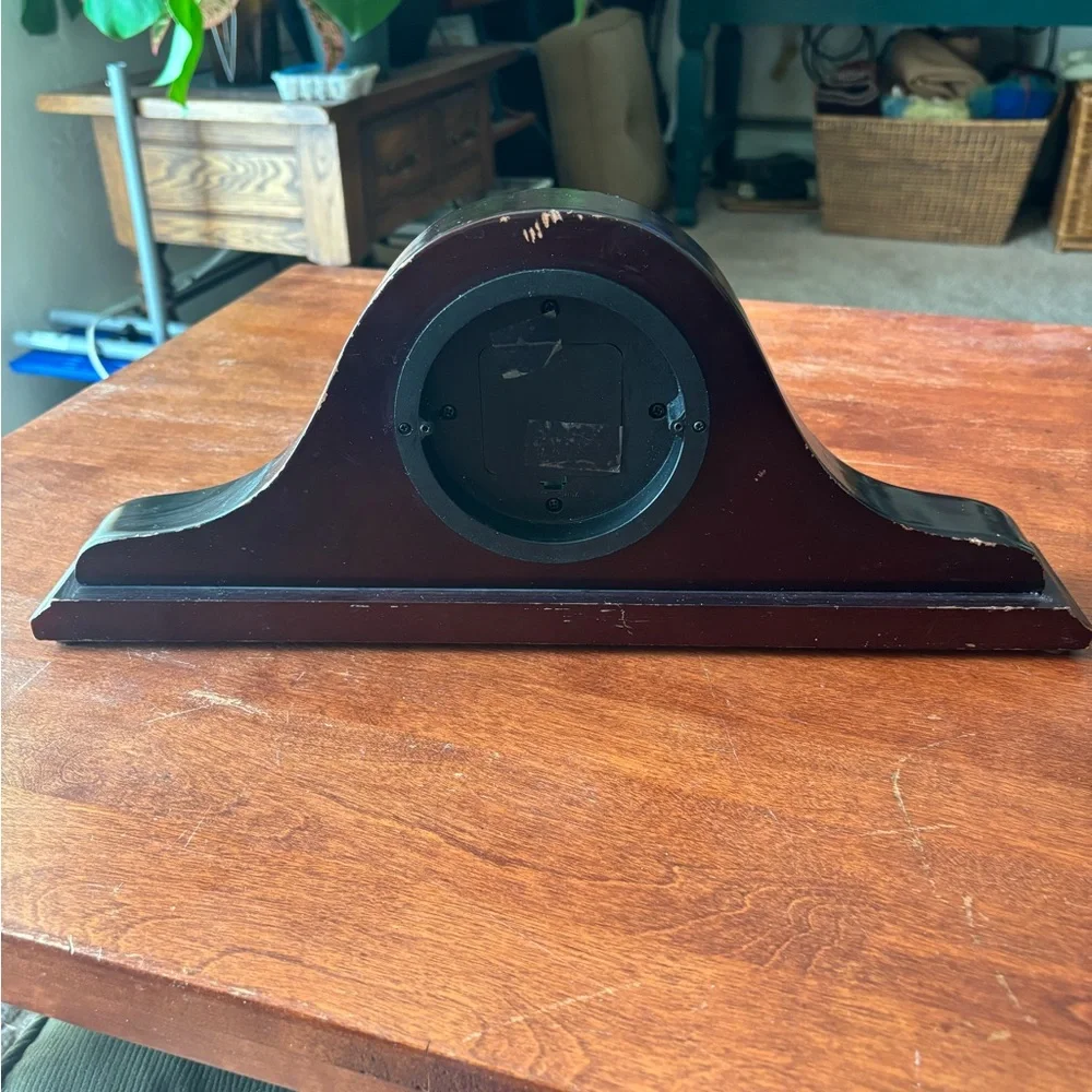 Vintage Ingraham Quartz Mantel Clock with Mahogany Finish. TESTED